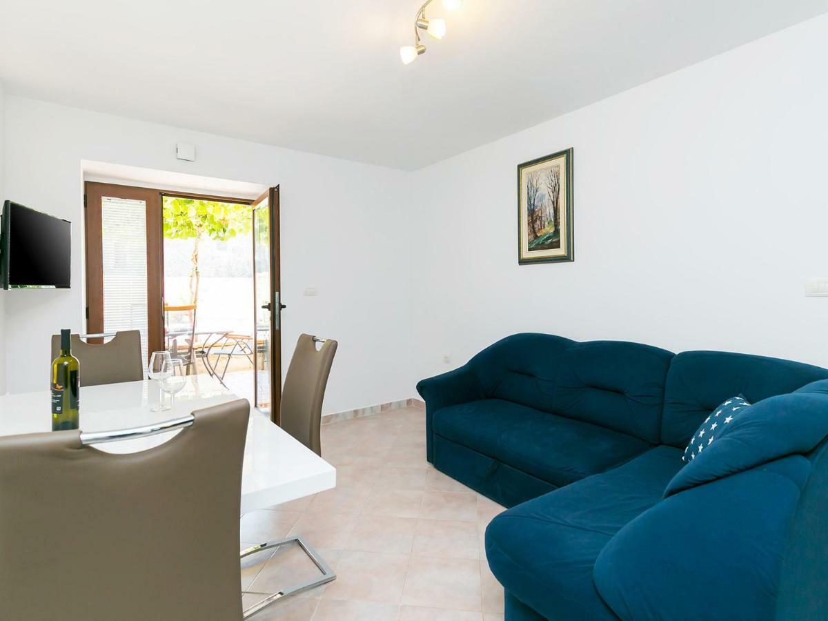 Ninas - Free Wine&Spirit Tasting Apartment Visnjan Exterior photo